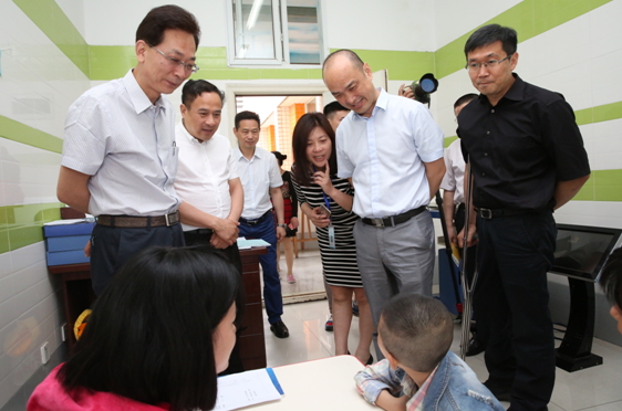 ����Ժ�칫�����С�ʡ�����쵼����ָ�����вм���ͯ������������