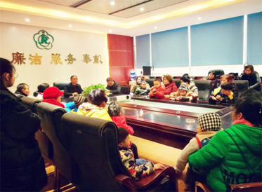 Ӫɽ�ز����ٿ���ѵ�м���ͯ�ҳ���̸��