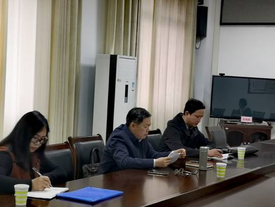 �в����쵼�����ϲ��������вм�Ԥ���ۺ�ʵ������������