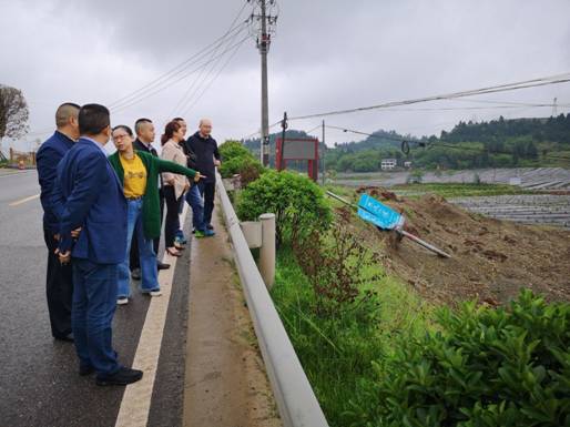 �в����쵼����ƺ�����вм��˱�������