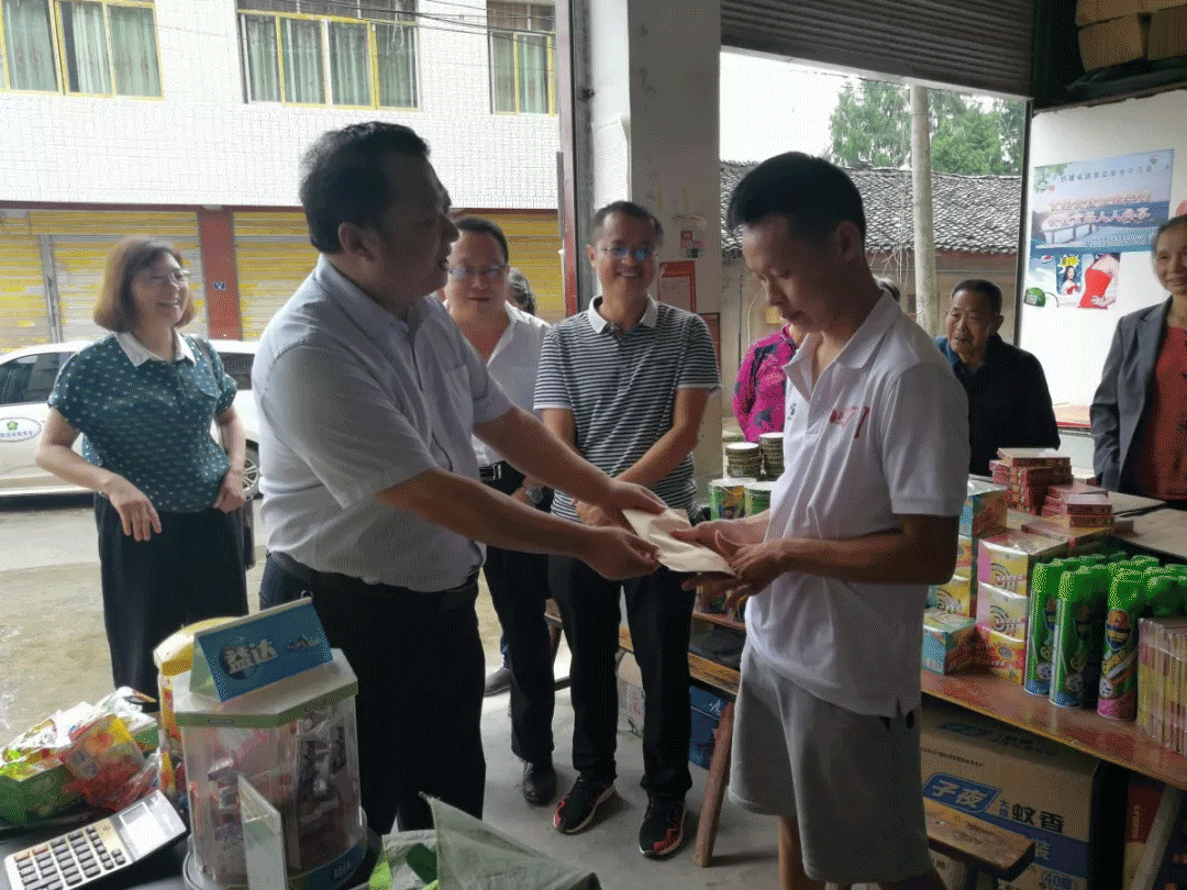 ��ز���ο������м����˶�Ա