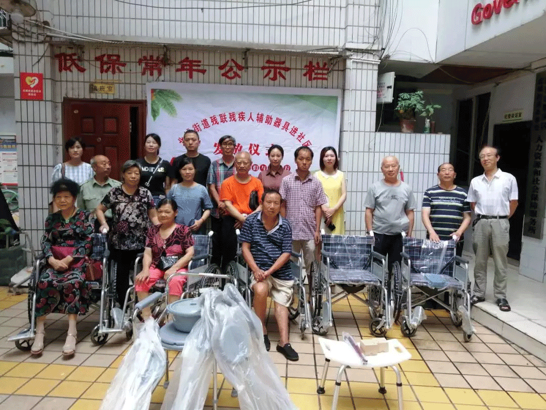 �������У�˳�������ǰ���Ϊ�м��˷��Ųм���������