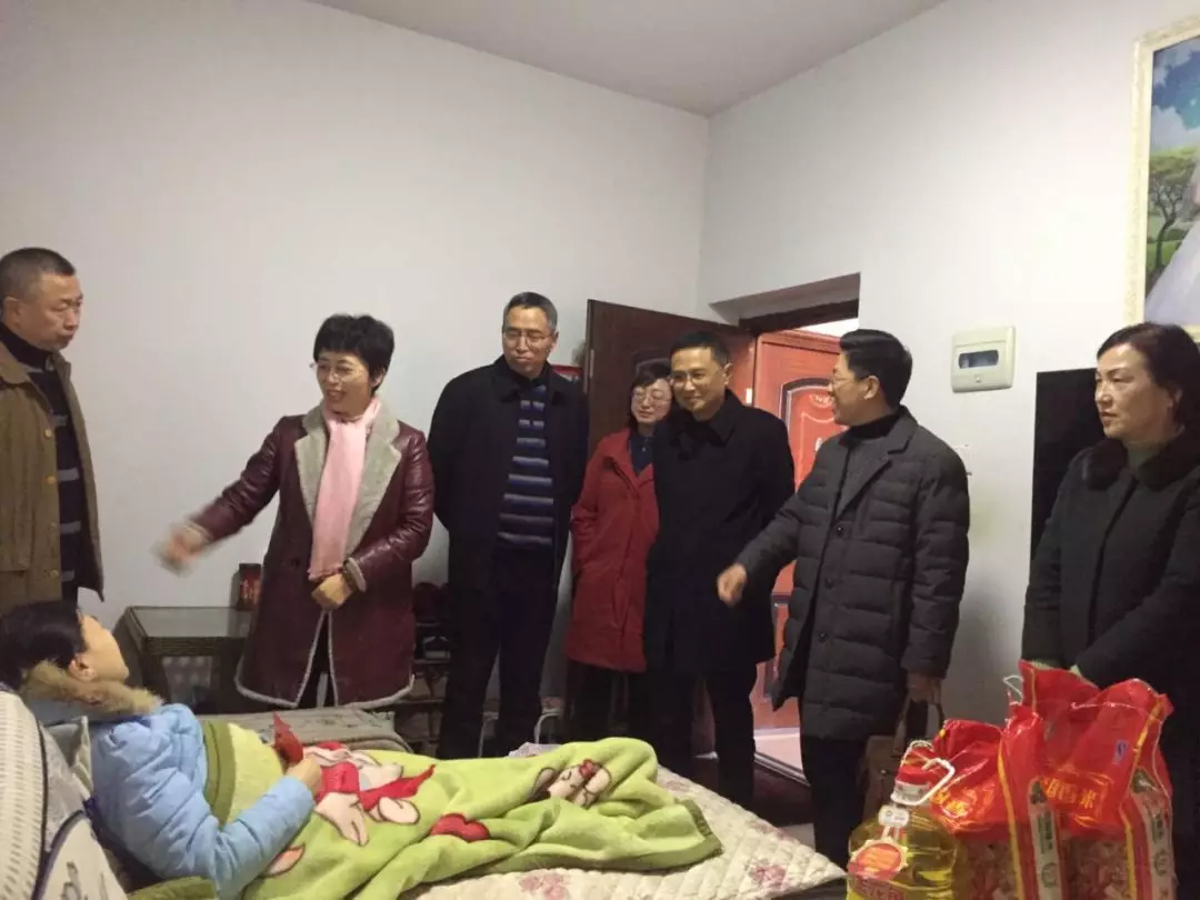 ����Э����ϯ���仨�������߷�ο��ƶ���м���