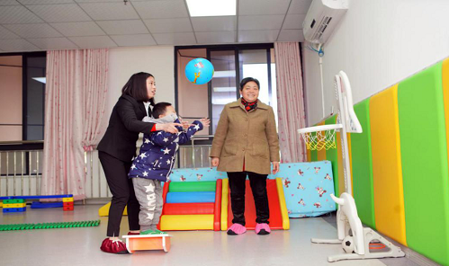 ȫ��С��·�ϲ�����һ���м���