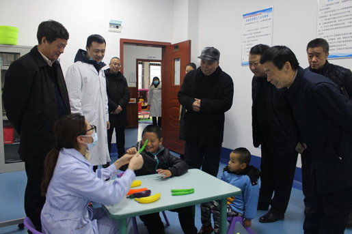 �йع�ί�쵼����������вм���ͯ�ذ�����