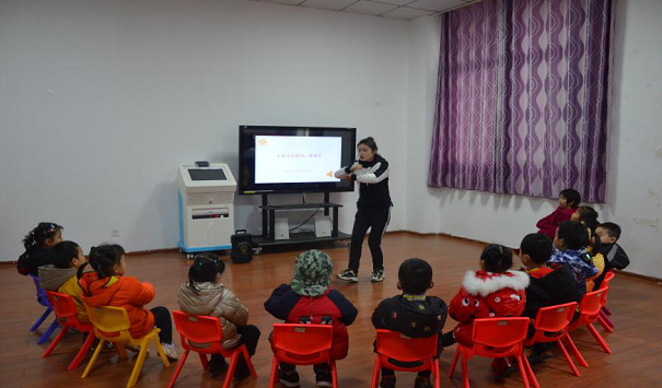 �ò��϶�ͯ������� �����вм��˿������������������׶�԰��չ ������ů�����