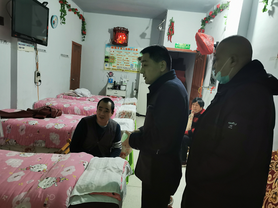 �ϲ��ز����������ذ��м���·��ǰ����ů���