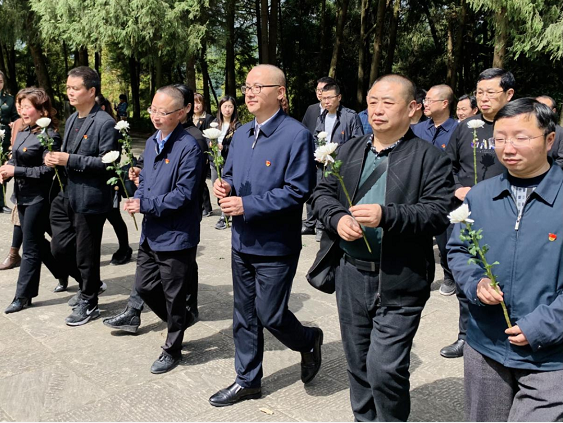 Ӫɽ�ز���ȫ�嵳Ա��ͨ������ƺ��ʿ��԰��չ��ʷѧϰ�����