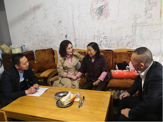 ����ΪȺ�ڰ�ʵ�¡�ϵ�л��һ������˳����������չ��֫���������ж�