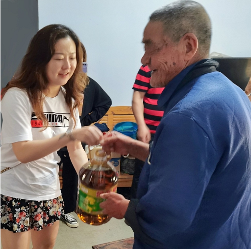 ��ΪȺ�ڰ�ʵ�¡���������������չ��Ա��˫������ �ߵ�Ա�幤�ջ