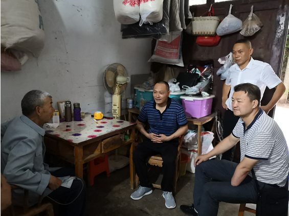 �����ز������������߷�ο�����ѵ�Ա���ϵ�Ա