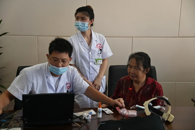 ����ΪȺ�ڰ�ʵ�¡�ϵ�л���ţ�����˳����������չ����������������