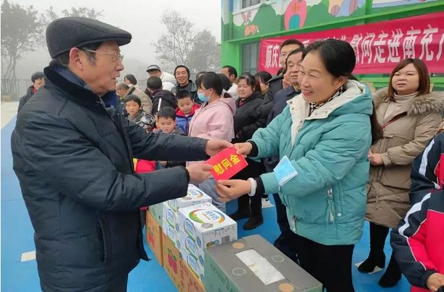 ˳����������ů���ж����ذ����϶�ͯ