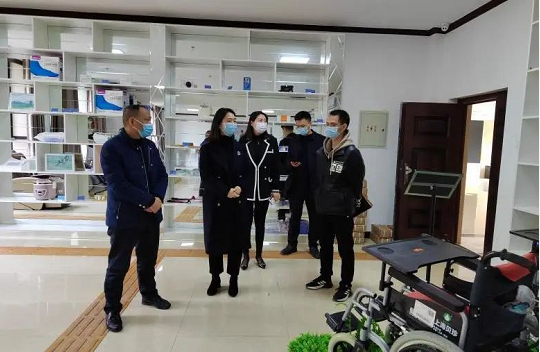 �����������������س����вм��˹���