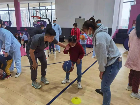 ������͸�����յ��ţ���ůÿһ���ǡ�����ƺ���⿵�����ľٰ��15��������¶�֢�ա������ںϻ