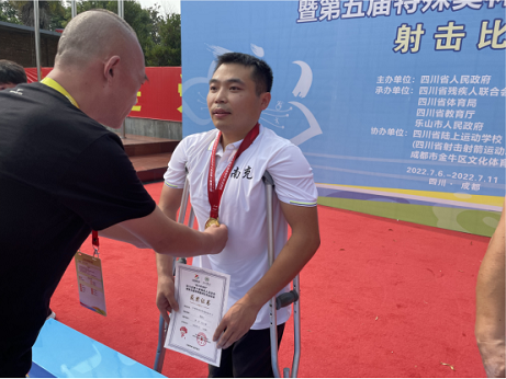 �쿪��ʤ���ϳ�м�������˶�Ա�¶����