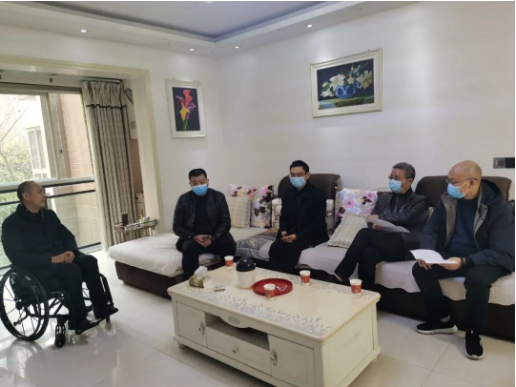 �Ĵ�ʡ����άȨ���������¸��ϲ��ص��вм��˼�ͥ���ϰ����ܻ����칤��