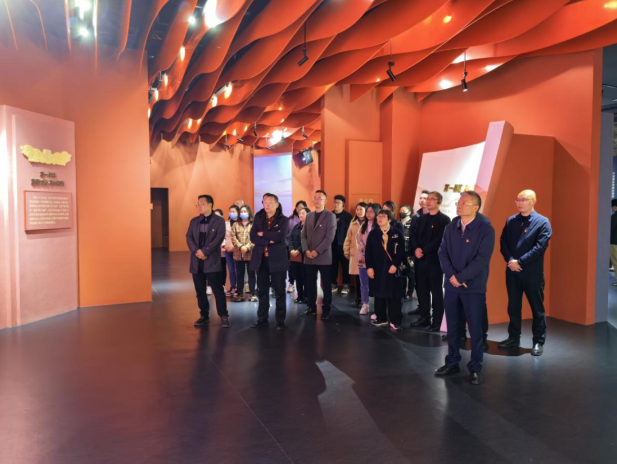 �ϳ��в�����չ������ʾ�����