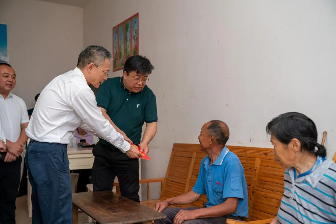 �й������쵼��Ӫɽ�ص��вм��˴�ҵ��ҵ����