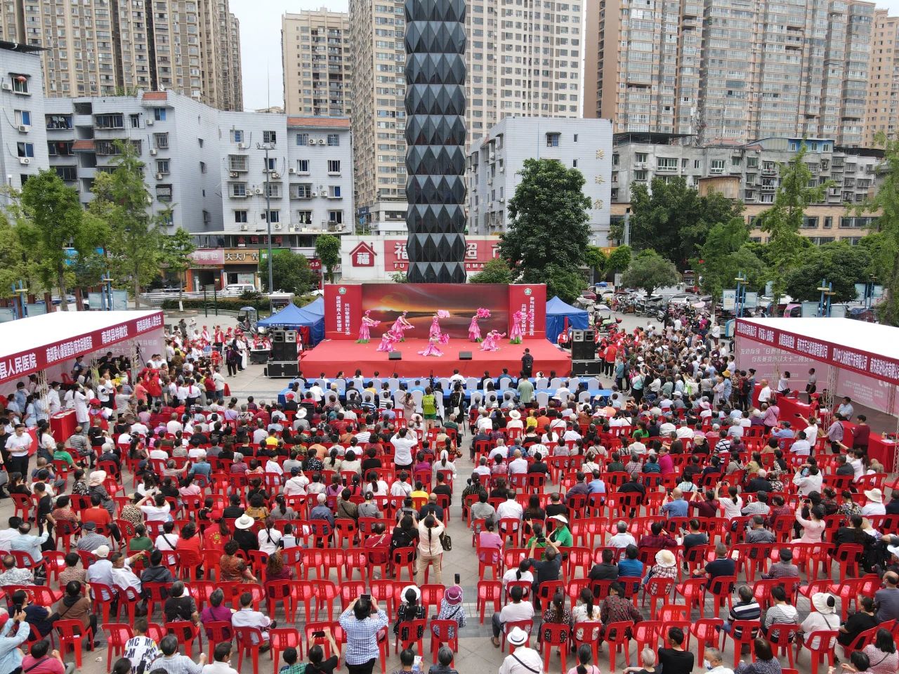 �й������쵼�μ��ϲ��������ջ