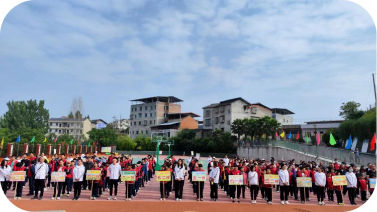 �ϲ����������ѧУ��չ������������У԰���