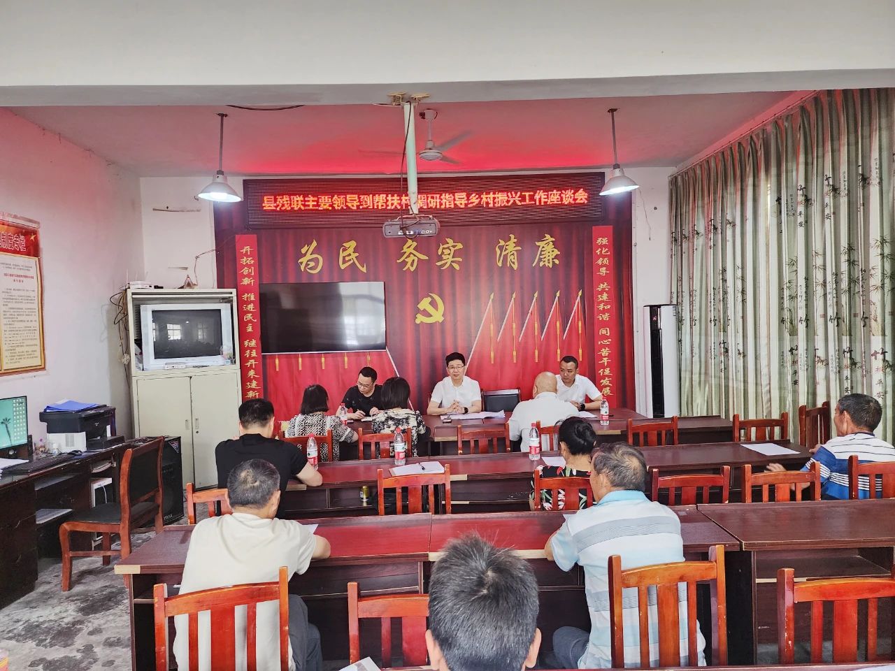 �����ľۺ��� Я�������ˡ��ϲ��ز������������߷õ���������˹���