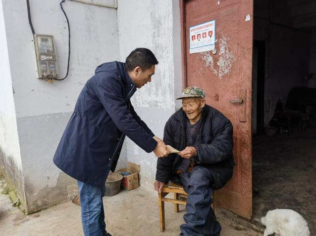 ӭ�´� ����ů����������������չ����ǰ�߷�ο�ʻ