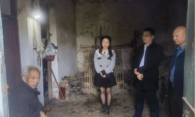 �����԰�� �������Ҹ��˵�����˳��������������չ�쵼�ɲ�ֱ����ϵ��������ضȲм��˻