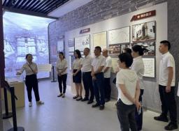 ������������չ���⵳���ߺ�ɫ�����