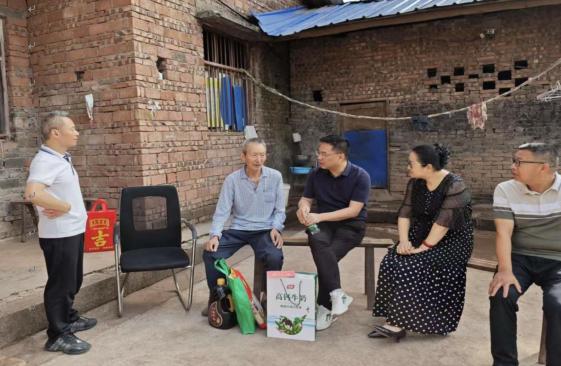 Ӫɽ�ز�����չ��һ����С���ͥο�ʻ