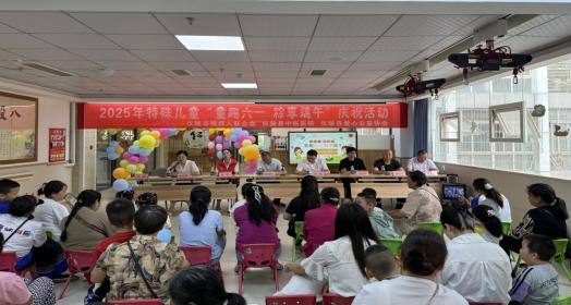 ��¤�ز�����չ��һ��ͯ����ף�