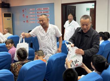 ���������±�˫����ů  �����ػ������ǵĺ��ӡ�