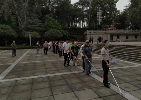 ��ƺ����չ����ä�˽�ϵ�л