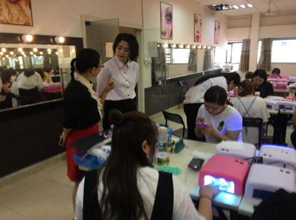 �в����쵼���뵽����һ�ߵ��вм��˼�����ѵ����